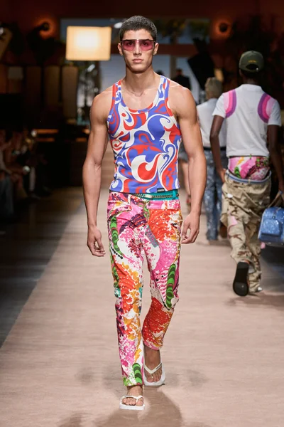 Look 25